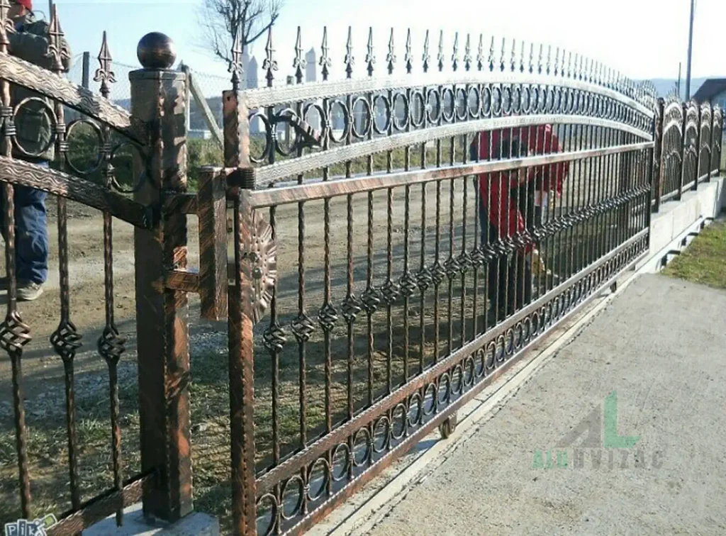 Dvorišna ograda sa profesionalnom montažom ALU Dvizac