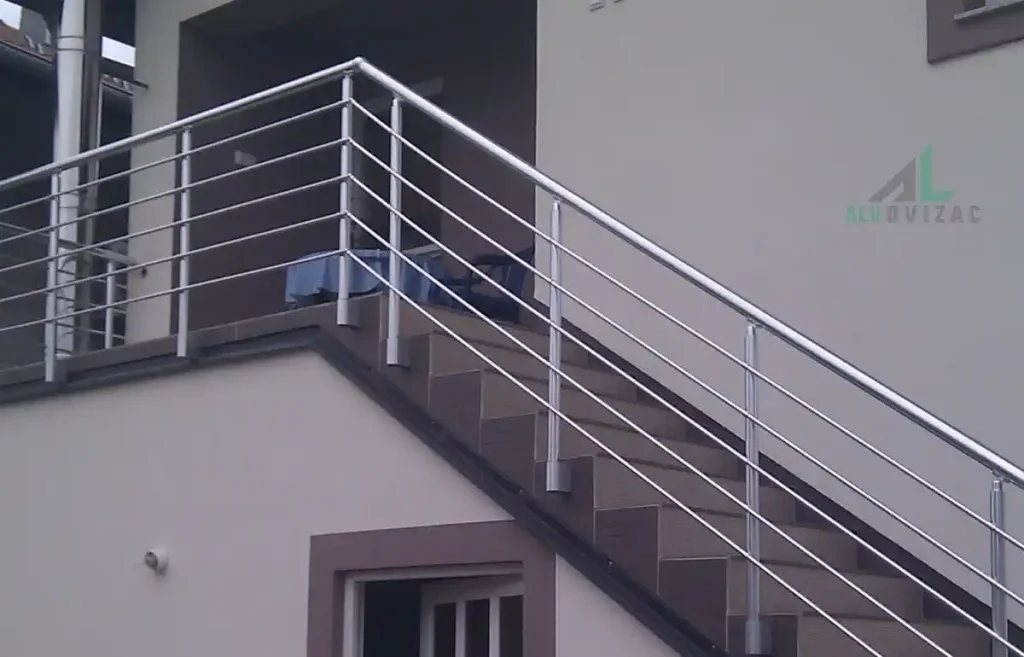 održavanje alu ograde čišćenje vodom