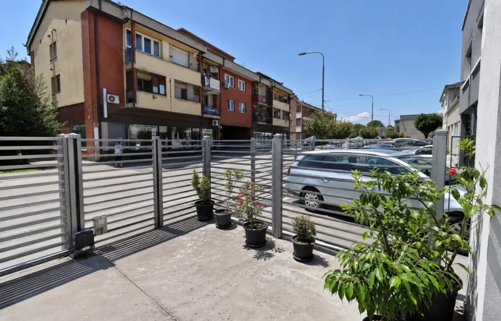 cijena alu ograde za dvorište po metru